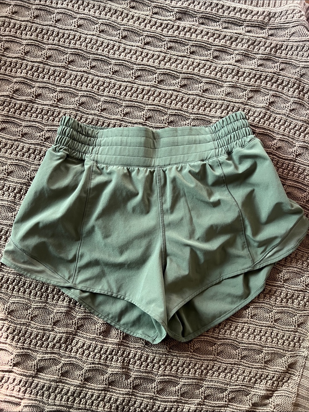 Lululemon Hotty Hot HR lined short 2.5”